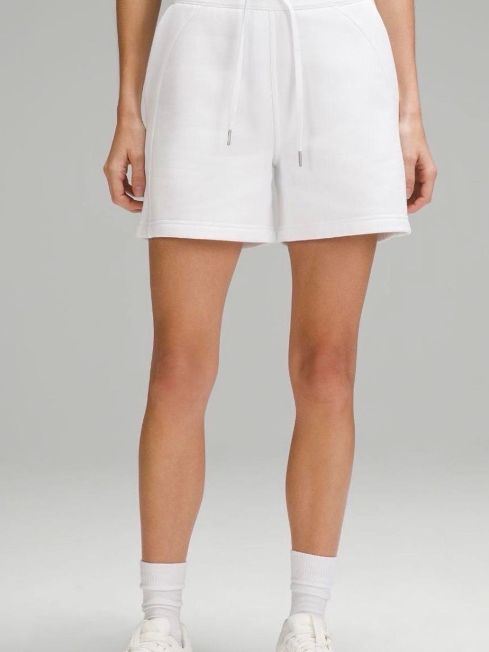 Lululemon Scuba High Rise Shorts 5” White Size 6 NWT